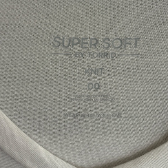 Torrid Super Soft Size OO Rainbow Graphic Tee Shirt - Picture 4 of 6